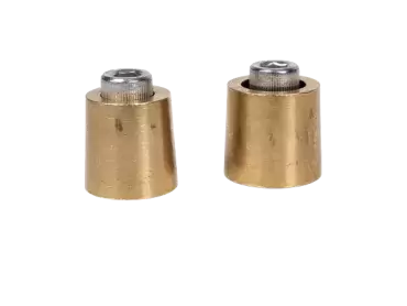 Adaptateur de borne de batterie avec 8 vis métriques.