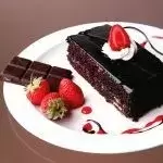 Assiette plate blanche de 18cm de diamètre en polycarbonate très résistant. Convient aux appareils électroménagers.