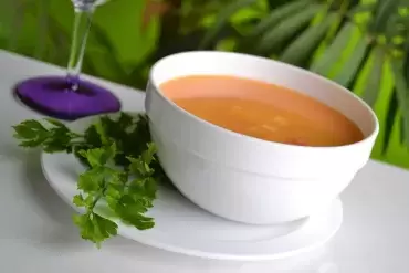 Pièce de vaisselle tasse/bol 135mm et 62cl en polycarbonate très résistant. Convient aux appareils électroménagers. Réf : BOL B