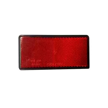 Catadioptrique adhésif rectangulaire avec contour noir de 105x48 mm, couleur rouge pour signalisation.