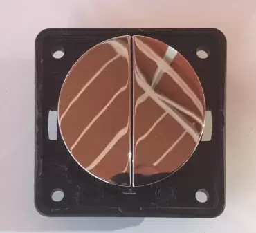 Interrupteur d'éclairage intérieur double ligne Berker Chrome pour caravanes, camping-cars et camping-cars.