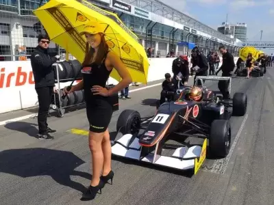 GRANDE CONCENTRATION DANS LE CIRCUIT DE VITESSE DE JEREZ