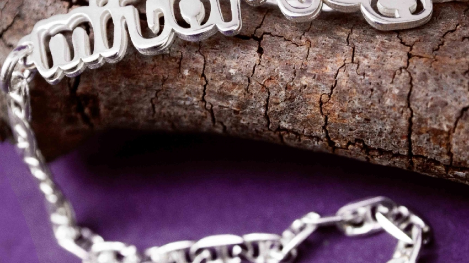 Unblome est née, une marque de bijoux qui immortalise votre animal de compagnie.