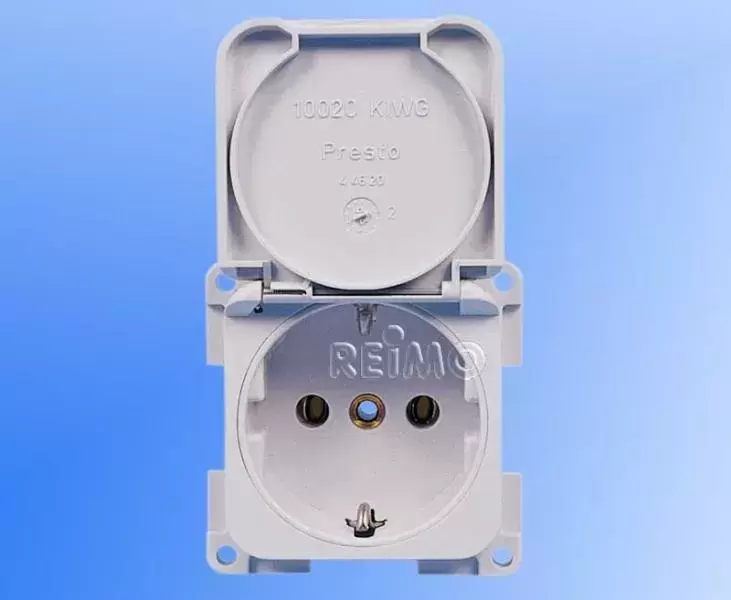 Enchufe 220V linea CLASICA color BLANCO para caravanas, autocaravanas y camper.